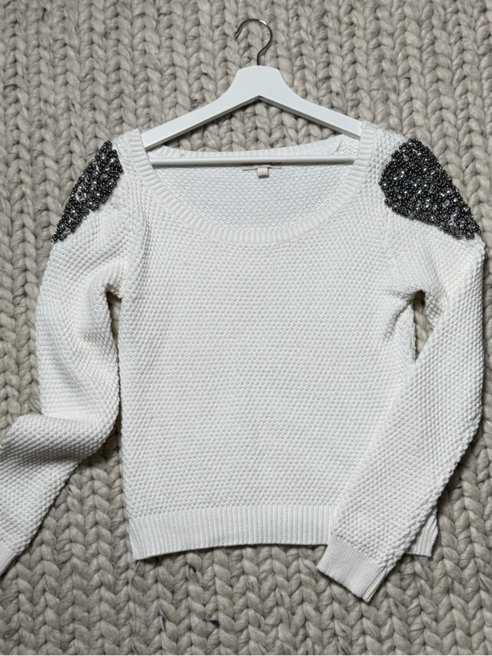 GIANNI BINI-White Embellished Shoulder Sweater -